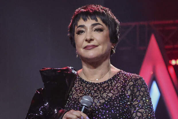 Певица Лолита почтила память Игоря Золотовицкого