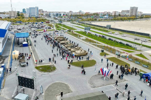 Выставка техники НАТО, захваченной военнослужащими группировки войск «Центр», открылась в Сургуте