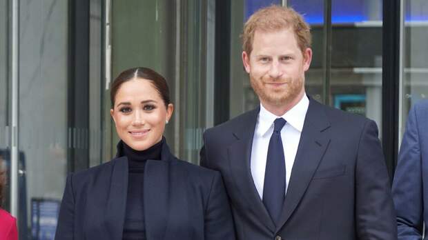 "Мы рады, что они переезжают! Это было невыносимо!", - инсайдер рассказал, как соседи Сассекских отреагировали на их переезд