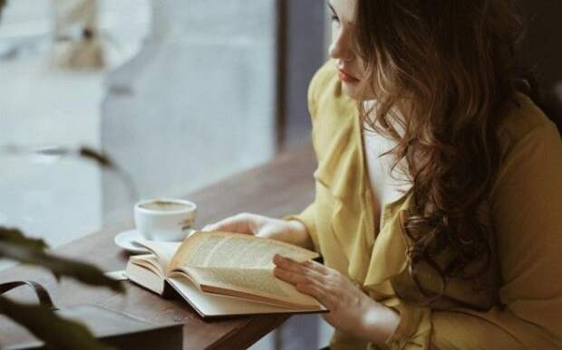 Кадр с книгой получится непринужденным и романтичным. / Фото: stil.mirtesen.ru Кадр с книгой получится непринужденным и романтичным Фото stilmirtesenru