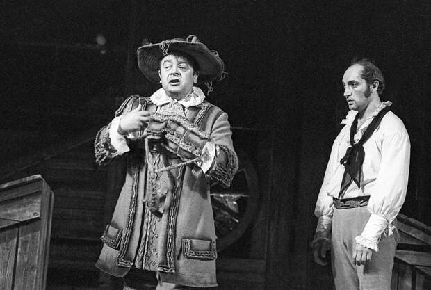 1979 год. Броневой и Михаил Козаков (слева направо) в спектакле "Дон-Жуан" в театре на Малой Бронной