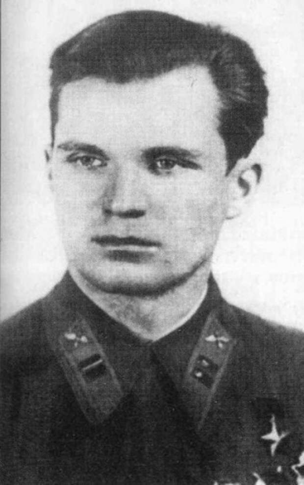 Майор Евгений Степанов после вручения ему медали Золотая Звезда, 1939 год