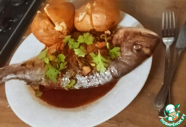 Морской лещ с зелёным луком, имбирем