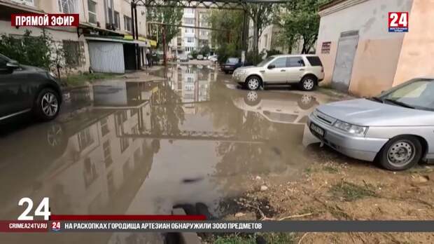 В Феодосии из-за дождей затопило проезд к детскому саду на Гарнаева