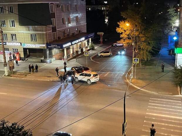 Три автомобиля жёстко столкнулись в центре Читы