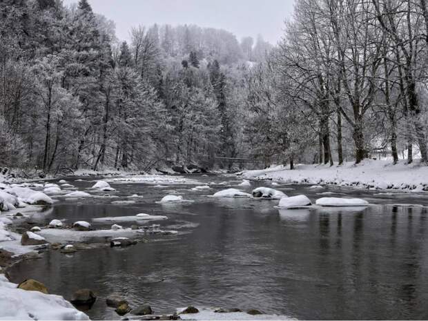 В Брянске две недели ищут детей, утонувших во время катания на ватрушках