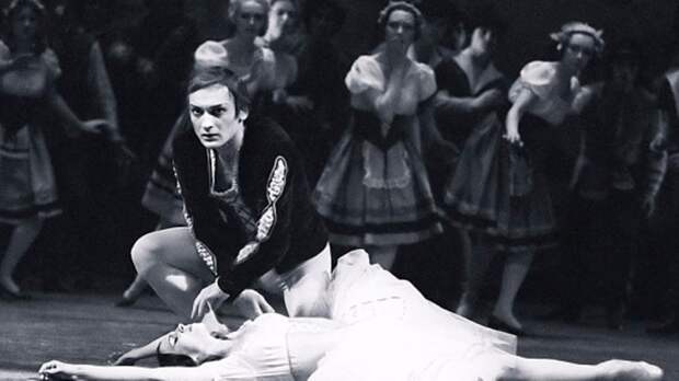 Людмила Семеняка и Михаил Лавровский в балете «Жизель». / Фото: www.culture.ru