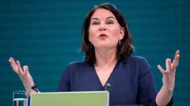 Бербок по ошибке назвала Гренландию частью Евросоюза