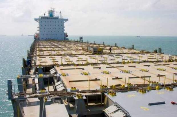 Эстония задержала контейнеровоз с российскими моряками