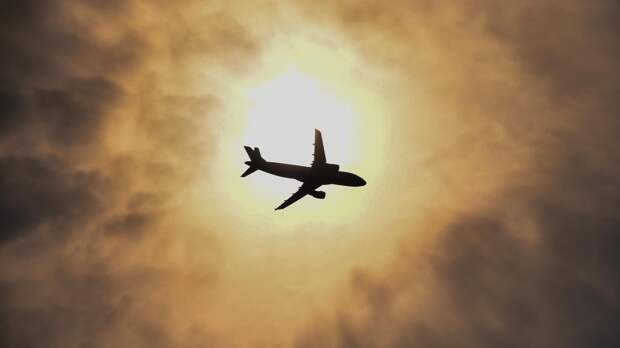 "Может расколоть лобовое стекло": пилоты раскрыли правду о полетах в грозу