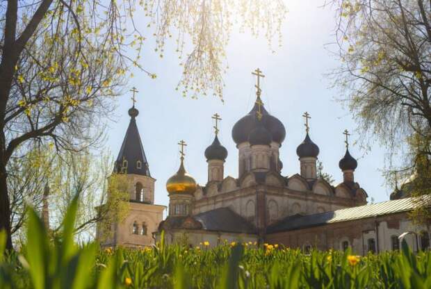 Апрель под знаком Пасхи: как прожить главный месяц православного года — календарь, смыслы и традиции 2026 года