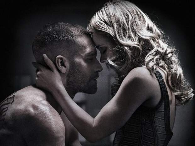 Женщина убеждается, что мужчина на крючке, всего по трём признакам