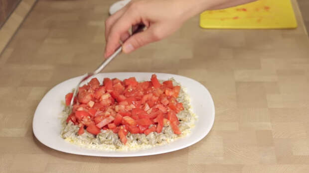 Загадочный салат из баклажанов с сыром и помидорами Салат из баклажанов, Салат с сыром, Рецепт, Видео рецепт, Кулинария, Еда, IrinaCooking, Видео, Длиннопост