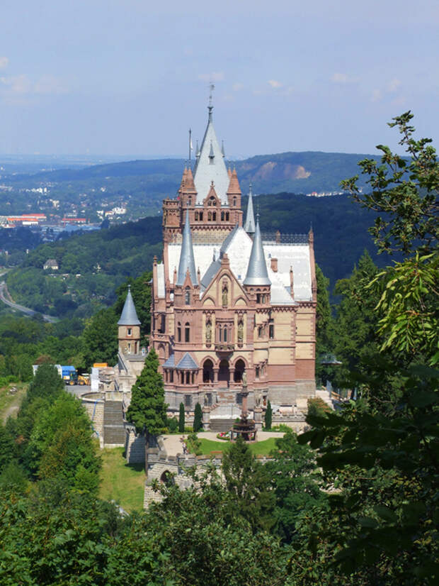 Schloss_Drachenburg_0-0 (525x700, 443Kb)