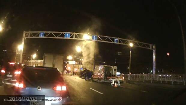 У моста Бетанкура BMW Х6 улетел в столб и загорелся, водитель иномарки погиб на месте