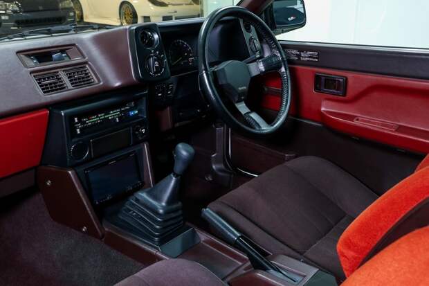 Культовая Corolla AE86 продается в Великобритании 