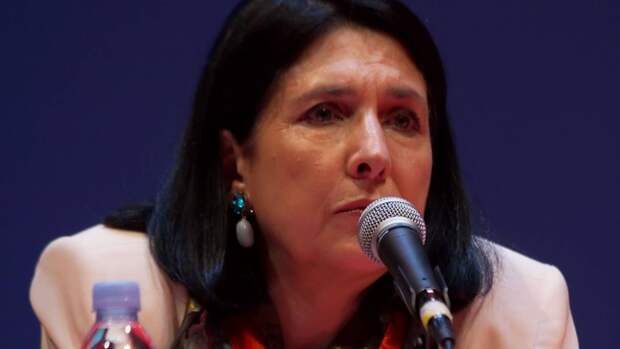 Президент Грузии заявила, что в стране вернулись к «советской пропаганде»