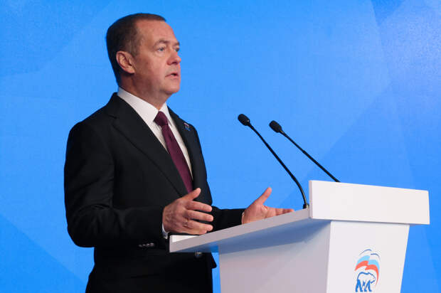 «Такого рода игры чрезвычайно опасны». Медведев пригрозил ВСУ спецоружием после атаки на резиденцию Путина