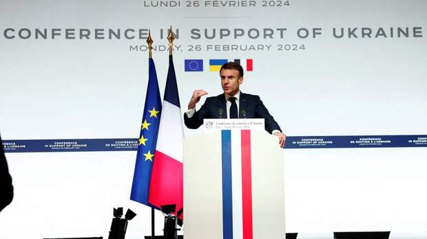 В Париже прошла акция против НАТО и военной помощи Украине