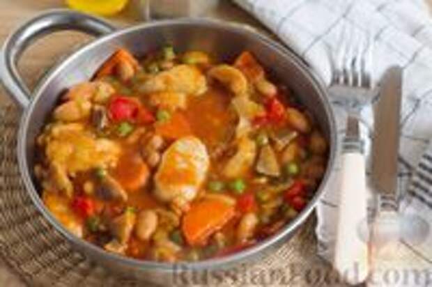 Фото к рецепту: Овощное рагу с клёцками, фасолью и грибами
