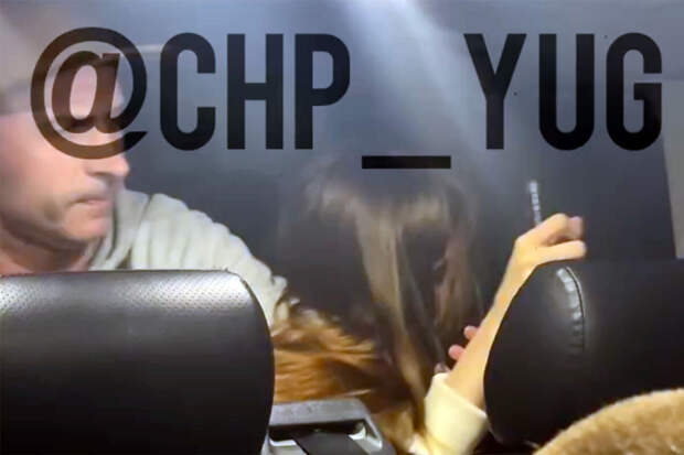 В Краснодарском крае на видео попало, как пассажирка с ножом утроили разборки