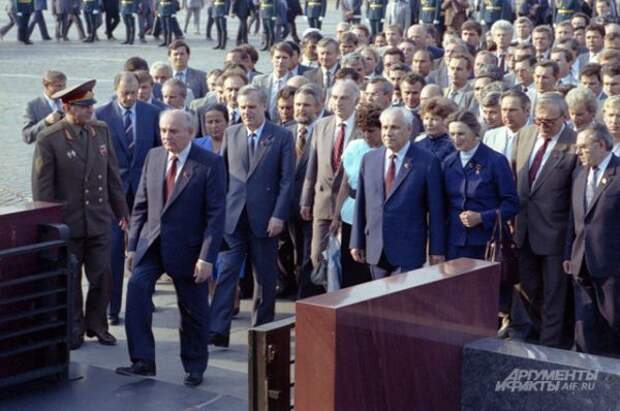 Михаил Горбачёв на последнем XXVIII съезд КПСС, 1990 год.