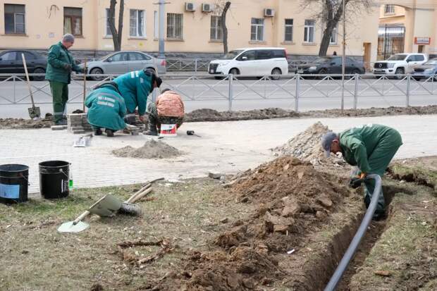Новую поливочную систему прокладывают в центре Астрахани