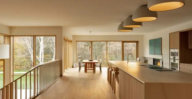 Семейный дом с многоуровневыми пространствами в Канаде