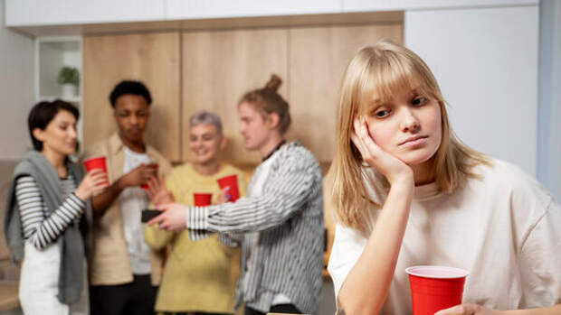 Даже чаю не попьете? Как за пять минут выставить назойливых соседей и никого при этом не обидеть