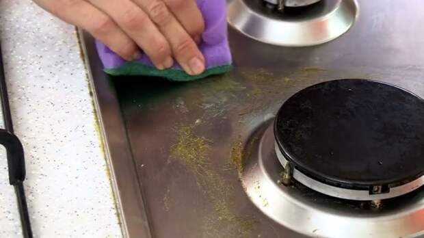 Описание 5 правил очистки индукционной плиты от жира и накипи
