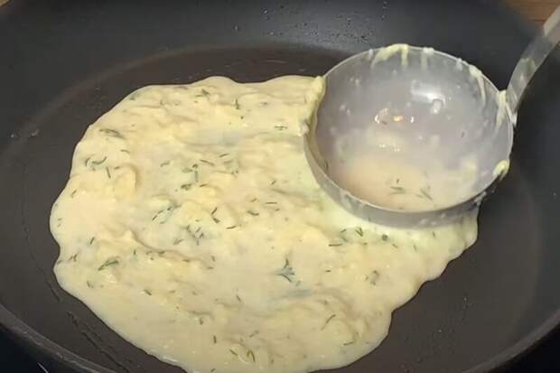 Лук, картошка и 2 яйца. Картофельная лепёшка на завтрак или перекус: начинку меняю каждый день