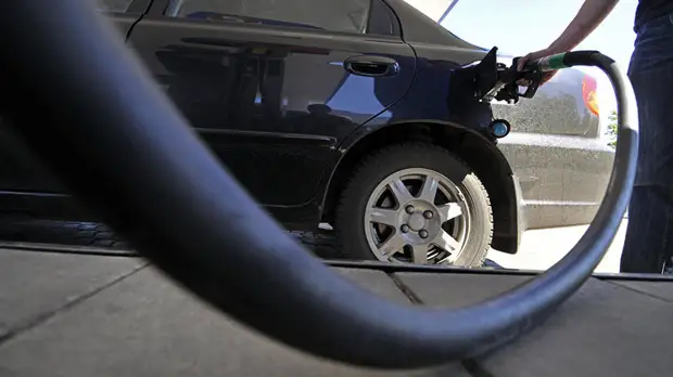 Новак заявил, что цены на бензин в России остаются на уровне мая