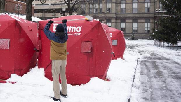 Canadian cities report rise in homelessness and in tent fires as winter sets in