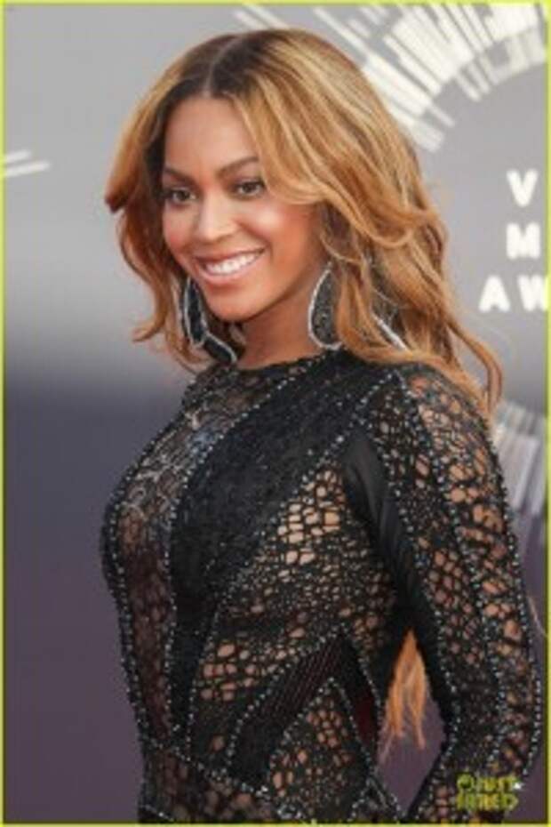 beyonce-black-dress-vmas-2014-04