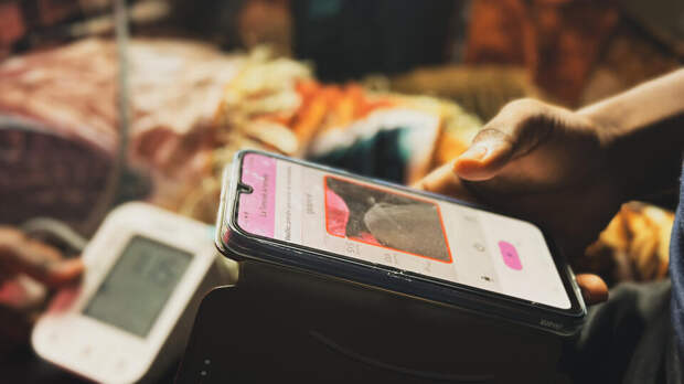 Мать и младенец погибли из-за руководившего родами по телефону врача