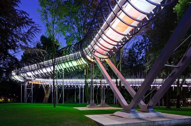 Спиральный мост Slinky Springs To Fame. Источник фото: architecture.kupitedom.com