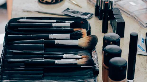 Бьюти-блогер рассказала о страшных ошибках макияжа, которые старят на много лет