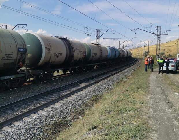 В Самарской области водитель легкового автомобиля столкнулся с поездом