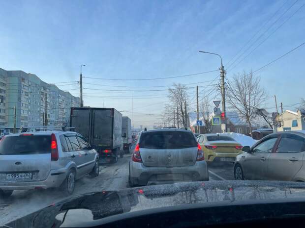 На Пролетарской в Туле утром образовалась крупная пробка