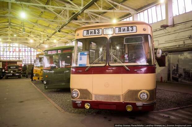 677-й (он же "Луноход") - первый советский серийный городской автобус с автоматической трансмиссией, гидроусилителем руля и пневматической подвеской ЛиАЗ 677, авто, автобус, лиаз, луноход, общественный транспорт, олдтаймер, ретро техника
