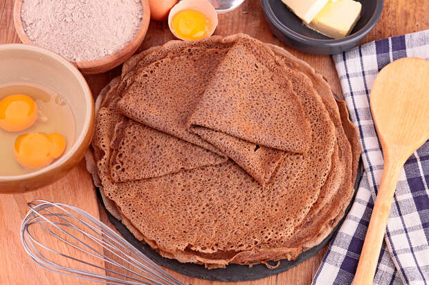 Нутрициолог Ромашина: сгущенка является самой вредной начинкой для блинов