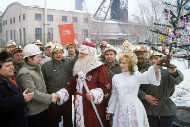 Bigpicture.ru фото новогодних праздников эпохи СССРскриншот 29.12.21 19.38.45