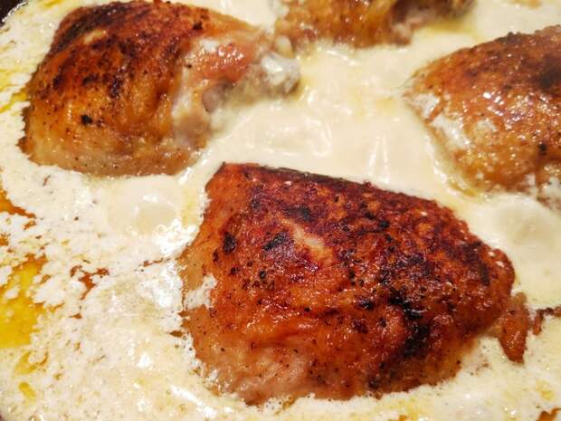 Нежные куриные бёдрышки по-тоскански на овощной подушке (Creamy Tuscan Chicken). Еда, Рецепт, Фоторецепт, Рецепт вкуса, Рецепты тралекс, Кухня, Ужин, Обед, Длиннопост