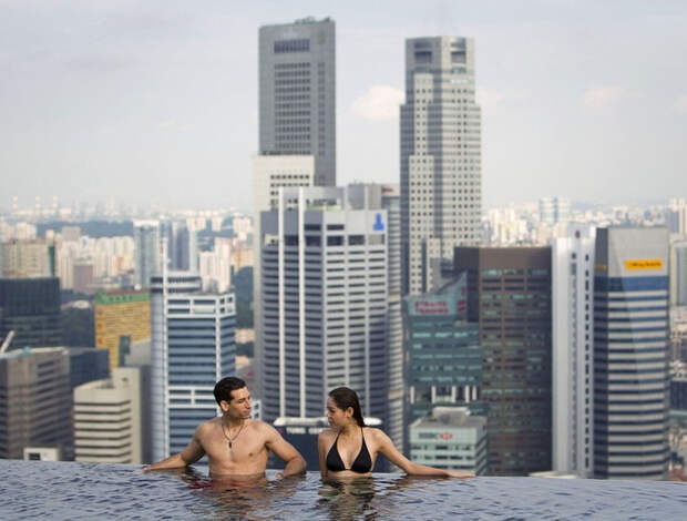 Гостиница в Сингапуре с бассейном на крыше. Marina Bay Sands. Фото