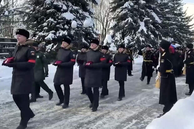 На Троекуровском кладбище проходит прощание с экс-главкомом ВМФ Куроедовым
