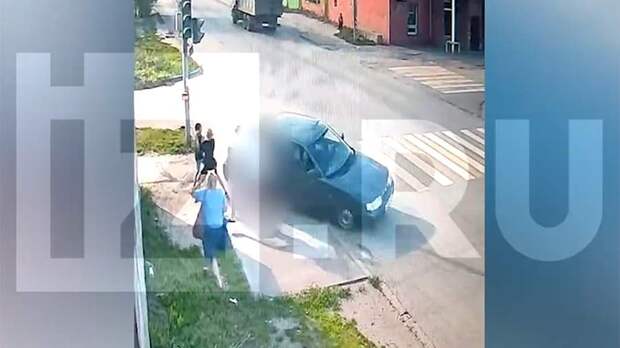 В Энгельсе несовершеннолетняя погибла из-за наезда водителя на группу пешеходов