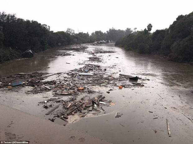 Хайвей 101 в районе Монтесито превратился в реку из грязи и мусора ynews, Калифорния США, калифорния, наводнение, оползни, стихийное бедствие, стихия, сша