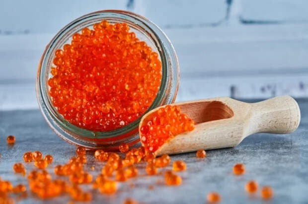 Диетолог Селезнева: можно съесть не больше чайной ложки красной икры в день