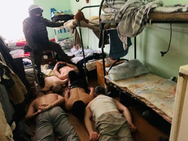 На пятерочку: офицеры раскрыли правду о нелегальной миграции в Петербурге