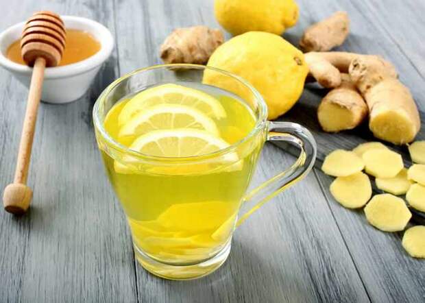 Лучший напиток с лимоном: теплая лимонная вода с медом и имбирем.